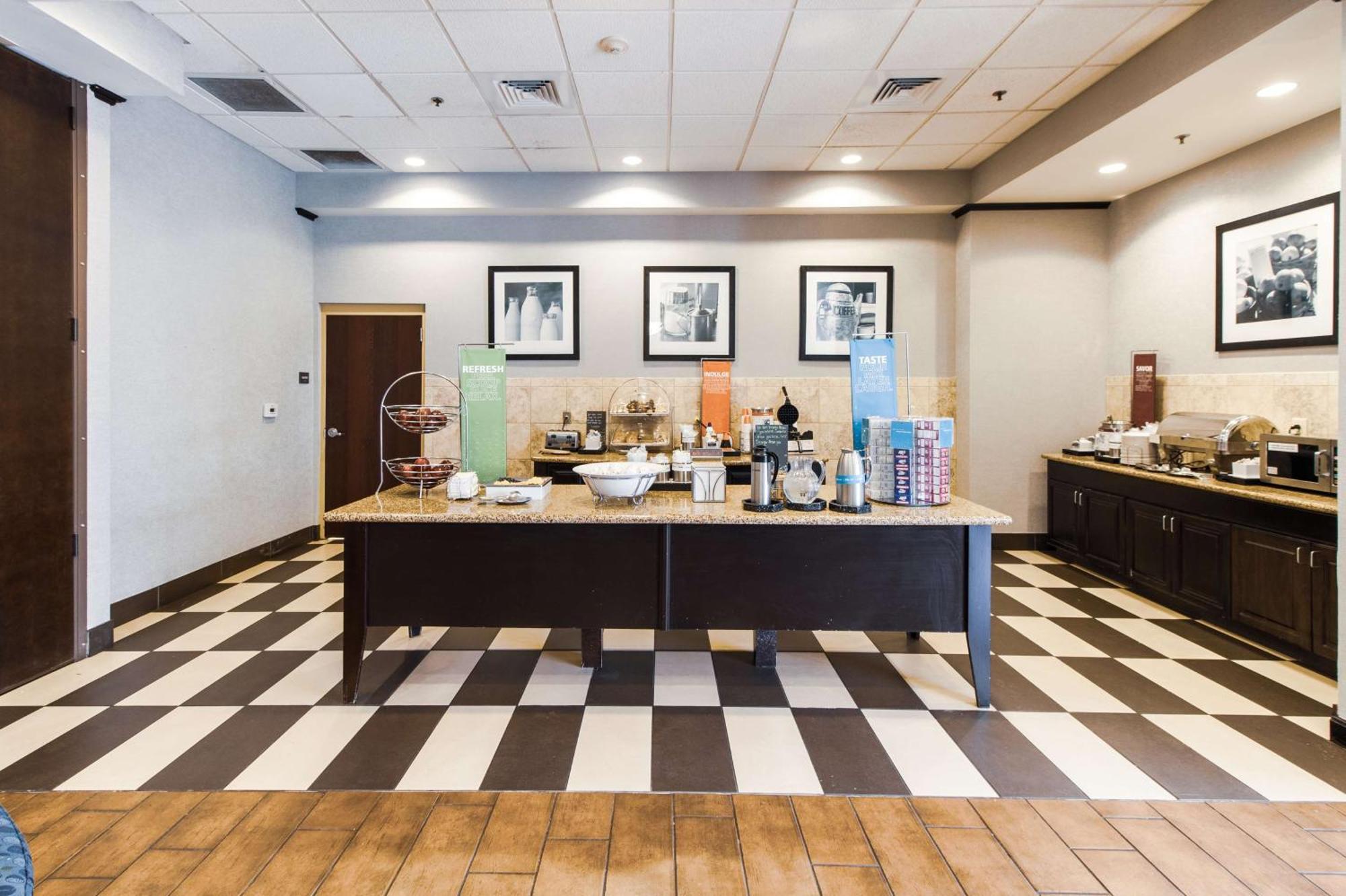 Hampton Inn & Suites Huntsville Hampton Cove Экстерьер фото