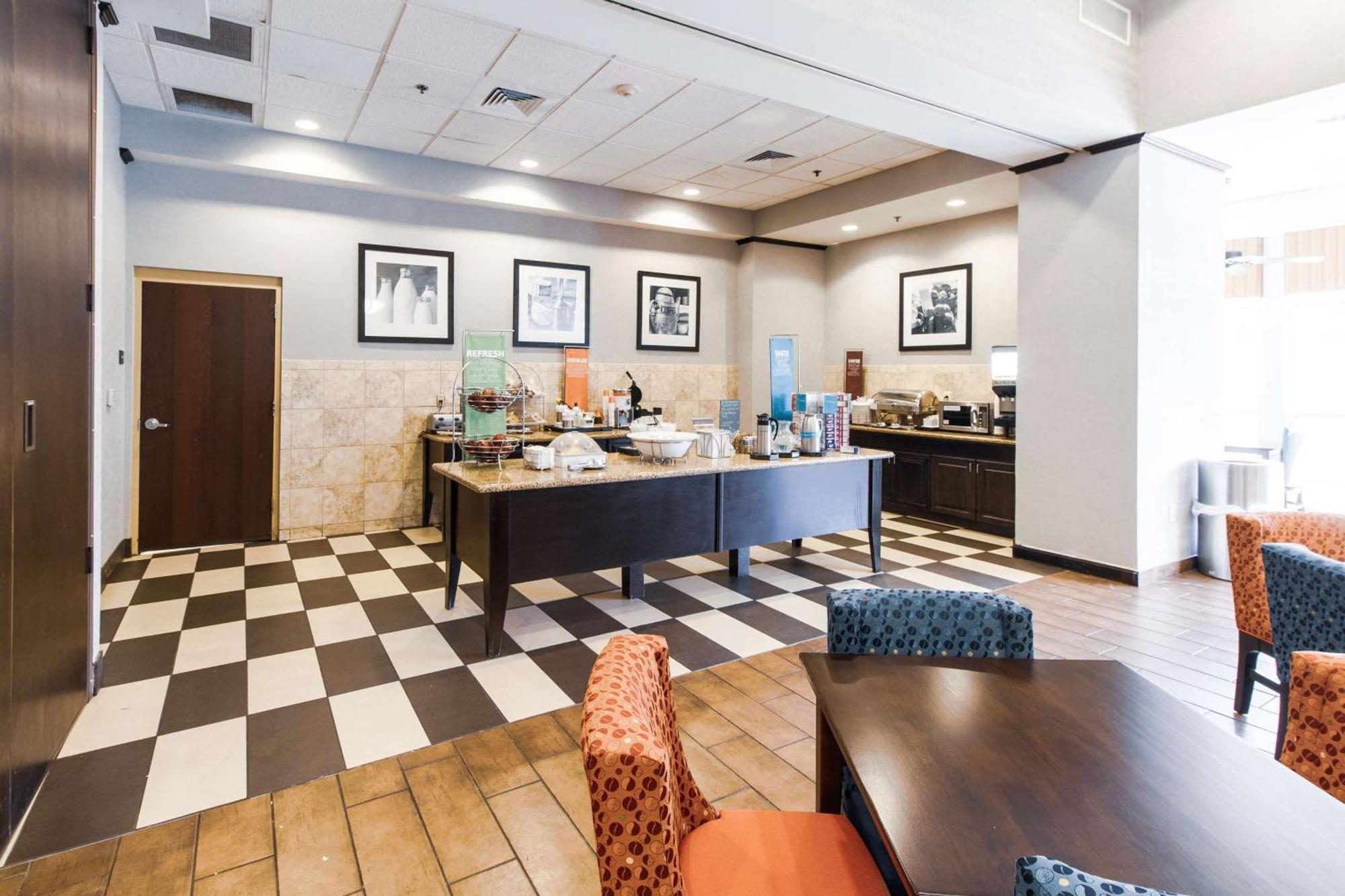 Hampton Inn & Suites Huntsville Hampton Cove Экстерьер фото